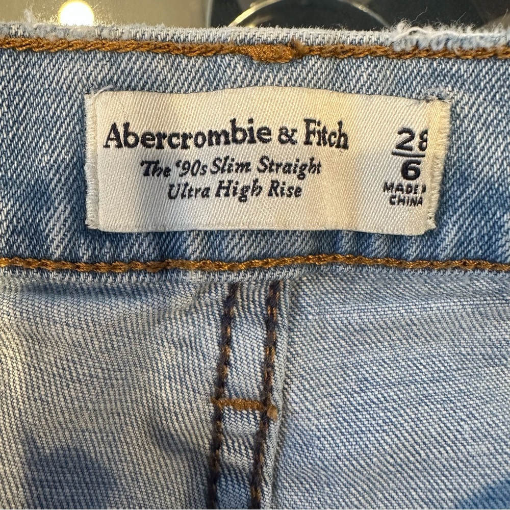 Abercrombie & Fitch The 90’ Slim Straight Ultra High Rise Jeans - Picture 4 of 7